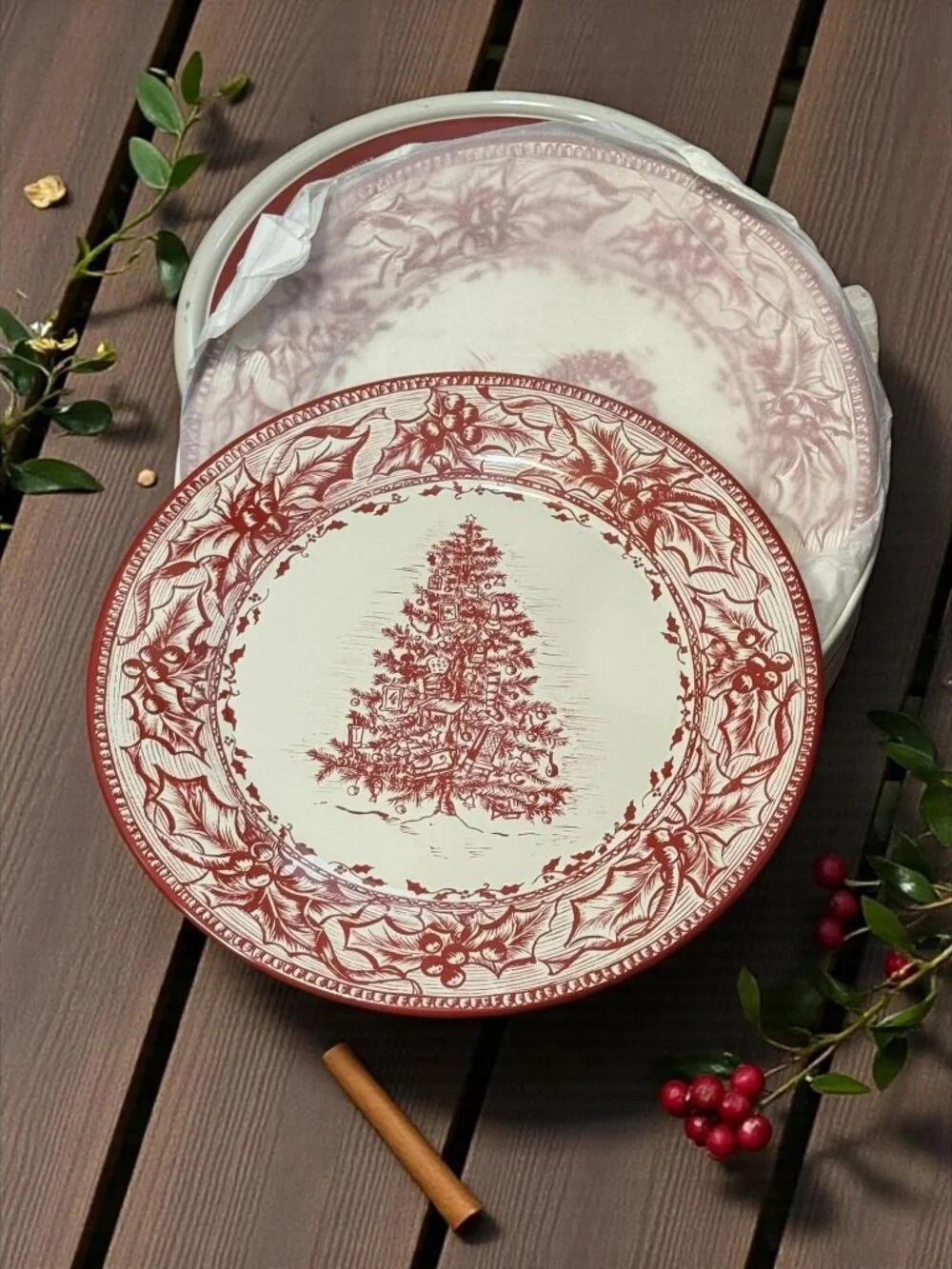 Holiday Tin Plates Set Of 4 Red & White Christmas Tree Design Tableware